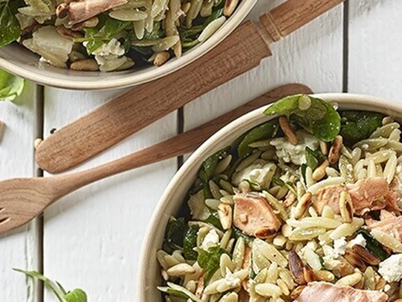 Salada-fria-de-massa-com-salmão