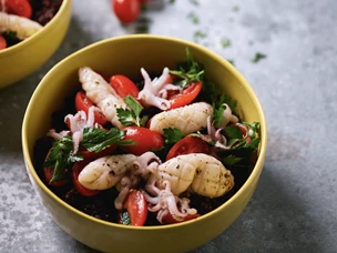 arroz negro com lulas e citrinos