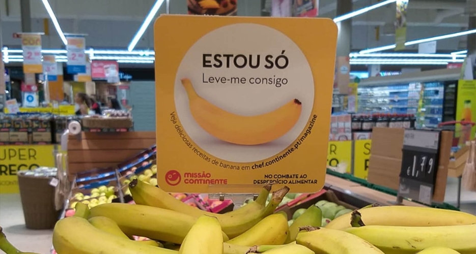 Conjunto de bananas na banca "Banana Solteira" do Continente
